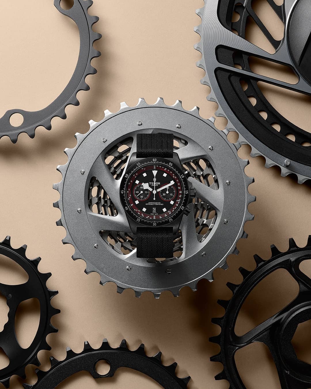 帝舵手表进灰了解决办法