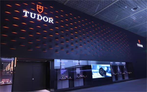 帝舵表带怎么拆卸