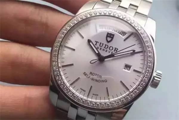 帝舵腕表表蒙有划痕解决技巧推荐