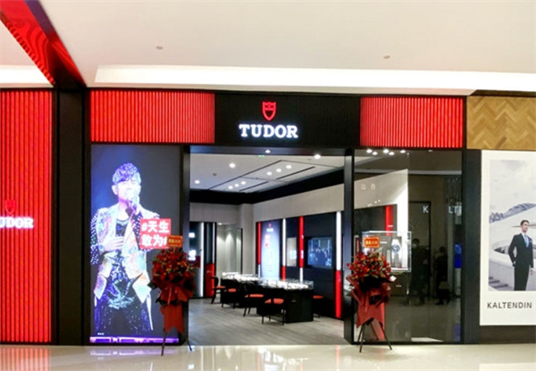 帝舵手表表盘有划痕解决方法