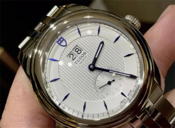 帝舵腕表表盘有划痕如何处理