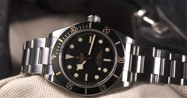 帝舵腕表表带掉色解决办法是什么